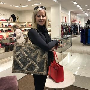 Meet your Posher, Lisa